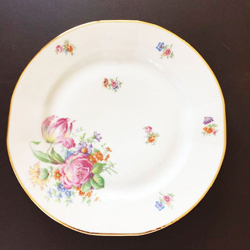 assiettes plates fleur - location vaisselle vintage