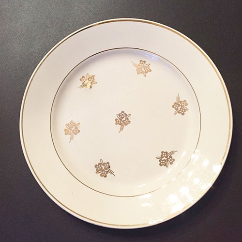 assiettes plates blanc et or - location vaisselle 